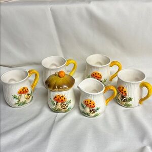 Merry Mushroom Creamer , Sugar , 4 coffee cups